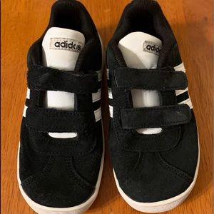 Adidas Toddler Sneaker Tennis shoes SZ 10